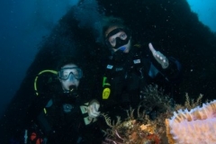 Scuba-Divers-on-Wreck